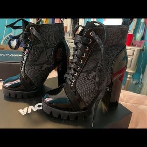 High heals boots